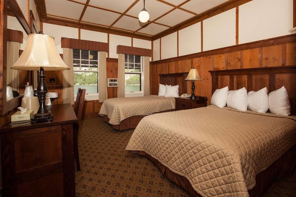 Many Glacier Hotel Babb Екстериор снимка