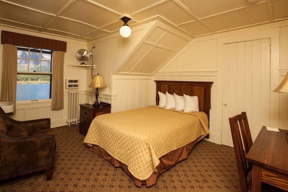 Many Glacier Hotel Babb Екстериор снимка